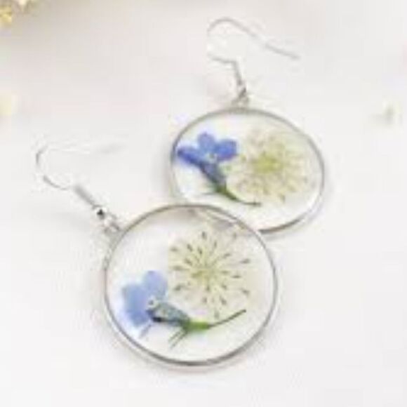 NIP "THE OCEANA" PRESSED FLOWER EARINGS - Picture 1 of 3